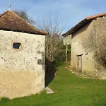 La Chaumière Hébergement de vacances Salles-Lavalette